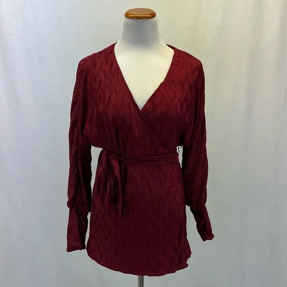 NWT House of Harlow 1960 Revolve Red Polyester Nona Wrap Top Sz. XS - Picture 2 of 7